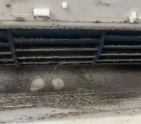 东平空调吹的风有股烧焦味是怎么回事